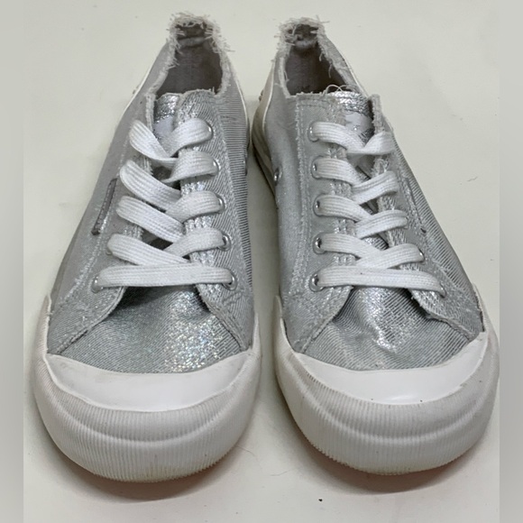 Women's 7.5 Rocket Dog Sparkly Metallic Silver Rubber Toe Lace Up Sneakers - Picture 5 of 16